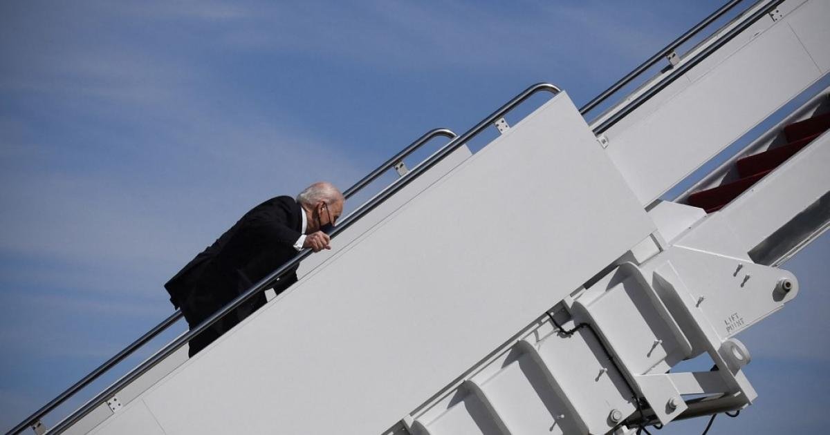 BIDEN Y SUS CAÍDAS