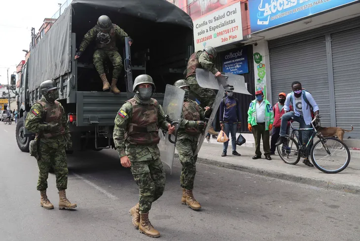 Guerra contra las drogas: ¿Quién hace el negocio y quién pone los muertos?