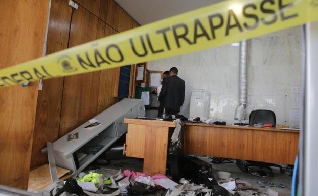 Democracia, dictadura y golpes de Estado