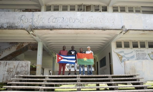 ESBEC 37. Pioneros formados entre dos revoluciones